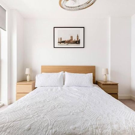 Stylish & Comfortable Top-Floor Flat In Harrow Londra Exterior foto