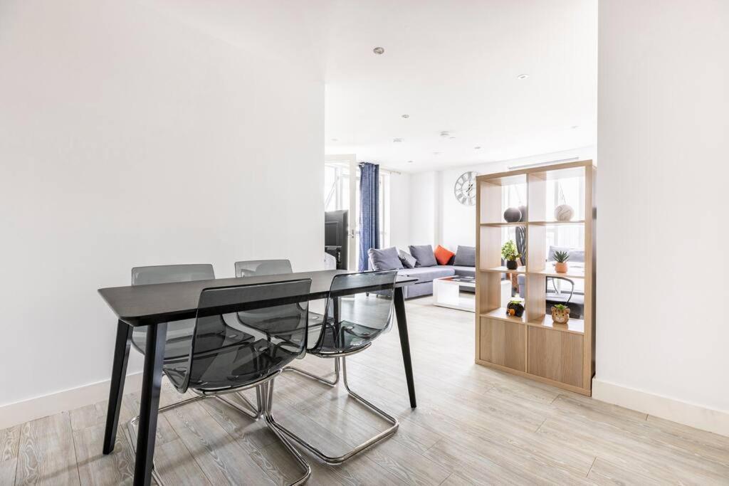 Stylish & Comfortable Top-Floor Flat In Harrow Londra Exterior foto